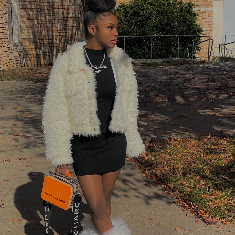 Meet your Posher, Mya